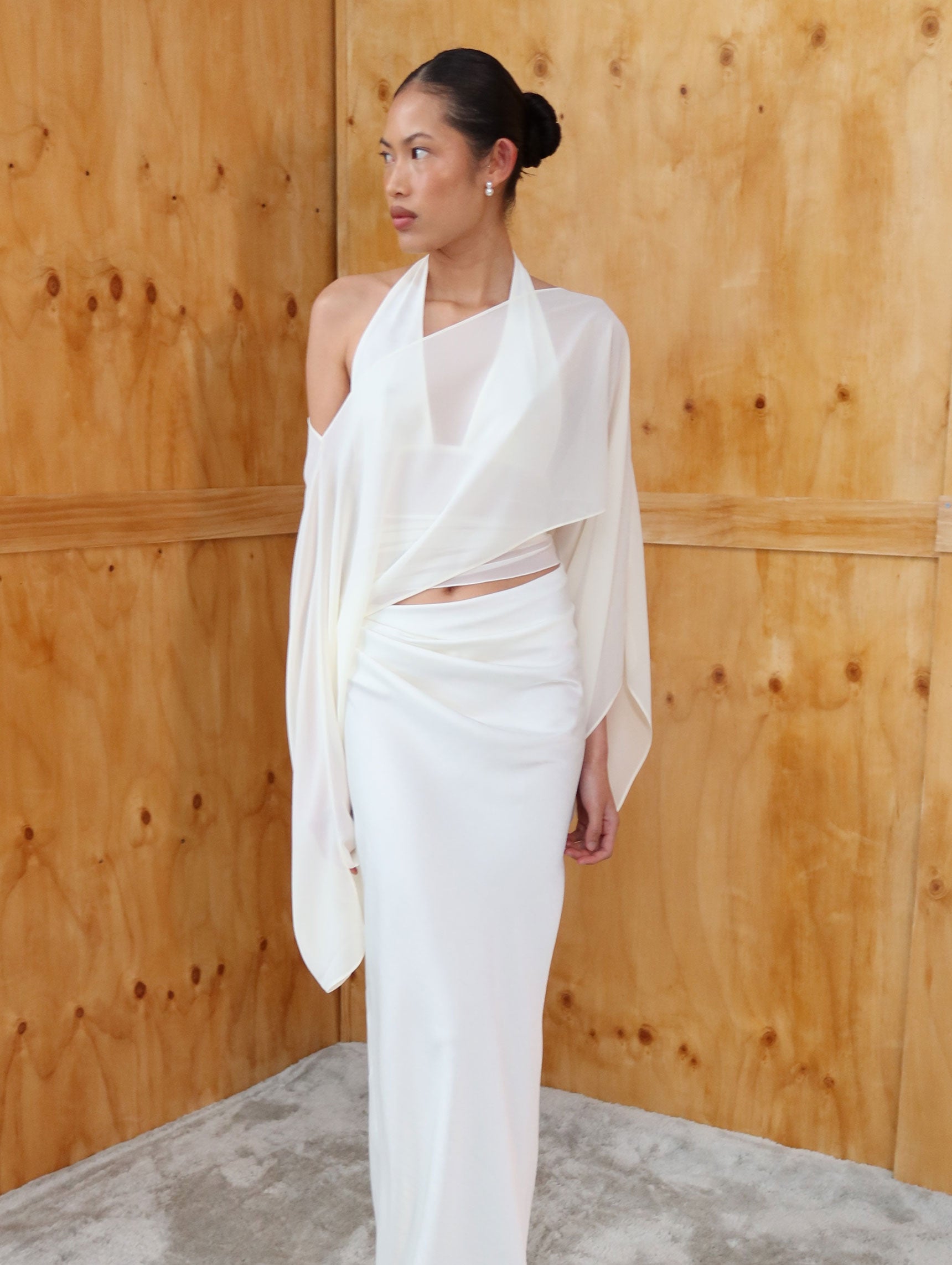 benni orange dress There is something about Benni that makes our heart flutter  The Rumi  Maxi Dress is a show-stopper. Ruching where you want it and stretch where  you need it. Necklace is from Mayol 